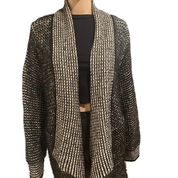 Beautiful Knit Cardigan 🍁 - Picture 8 of 11